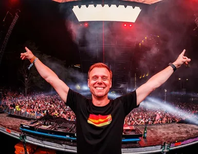 ARMIN VAN BUUREN BRILLA EN ULTRA MUSIC FESTIVAL 2025