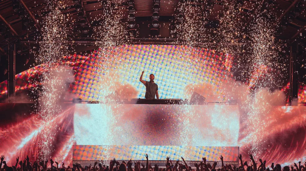 calvin_harris_ushiaua.jpg