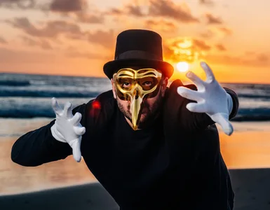 CLAPTONE: WANDERER Y LA MÁSCARA QUE NO CADUCA