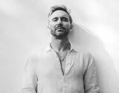 DAVID GUETTA REVELA SU CANCIÓN FAVORITA Y NO ES "FOREVER YOUNG"
