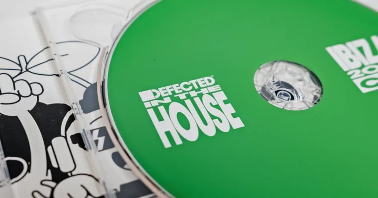 historia-de-defected-noticia.jpg