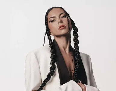 INNA SORPRENDE EN PARÍS CON CONCIERTO CALLEJERO