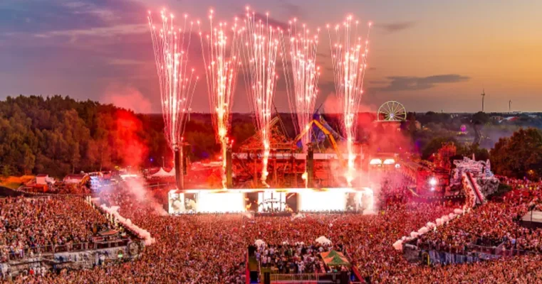 tomorrowland_2025_main_stage.webp