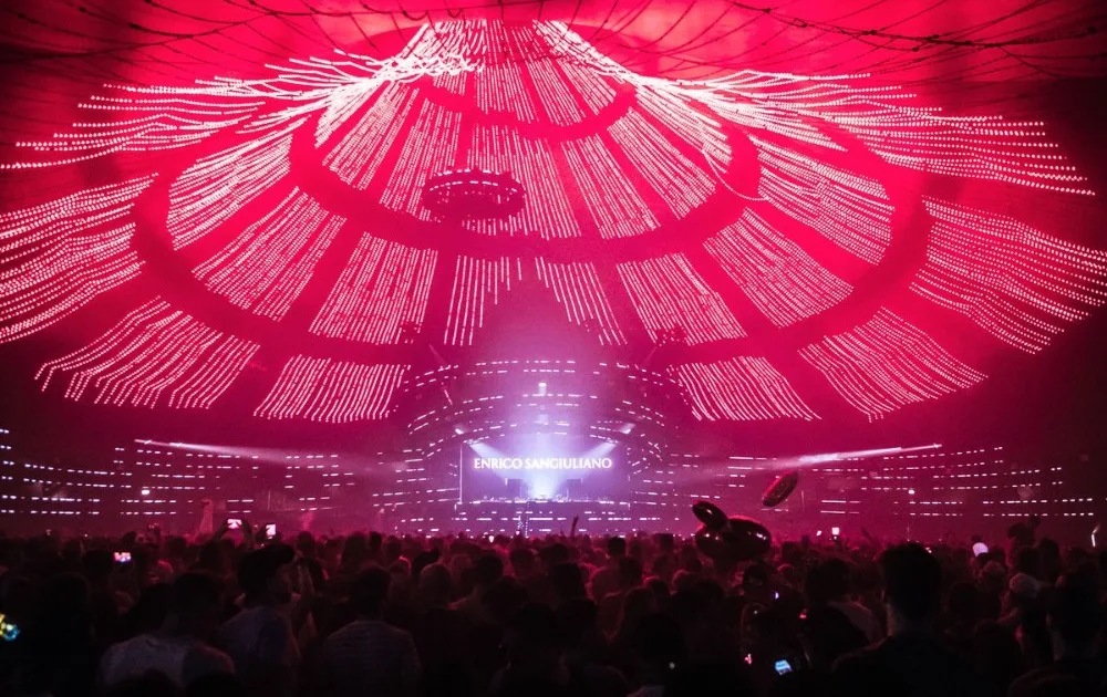 tomorrowland_atmosphere_carpa.jpg