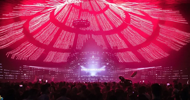 tomorrowland_atmosphere_carpa.jpg
