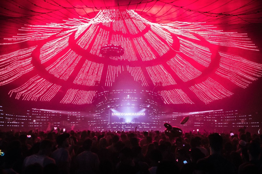 tomorrowland_atmosphere_carpa.jpg