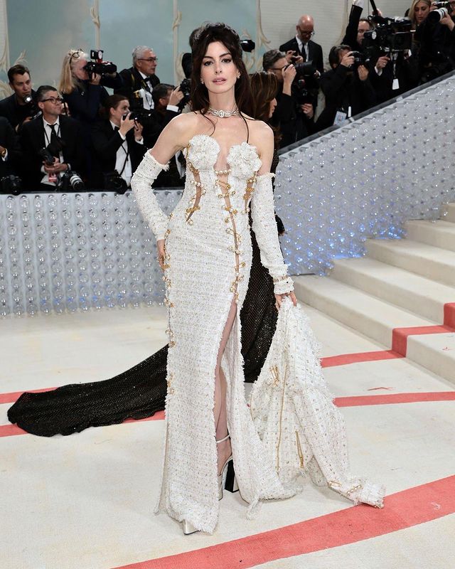 anne-hathaway-met-gala.jpg